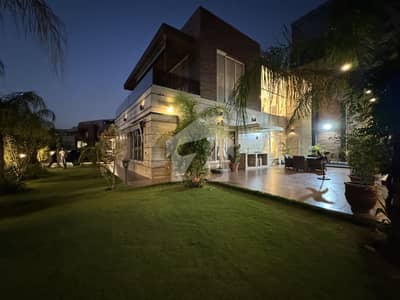 2.5 Kanal Masterpiece House With Massive Lawn