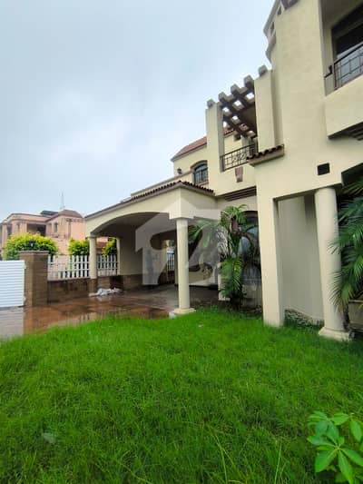 13 MARLA INDEPENDENT CORNER BEAUTIFUL HOUSE FOR RENT IN LAKE CITY