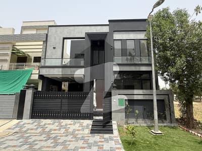 بحریہ آرچرڈ لاہور میں 5 کمروں کا 8 مرلہ مکان 2.85 کروڑ میں برائے فروخت۔ بحریہ آرچرڈ لاہور میں 5 کمروں کا 8 مرلہ مکان 2.85 کروڑ میں برائے فروخت۔