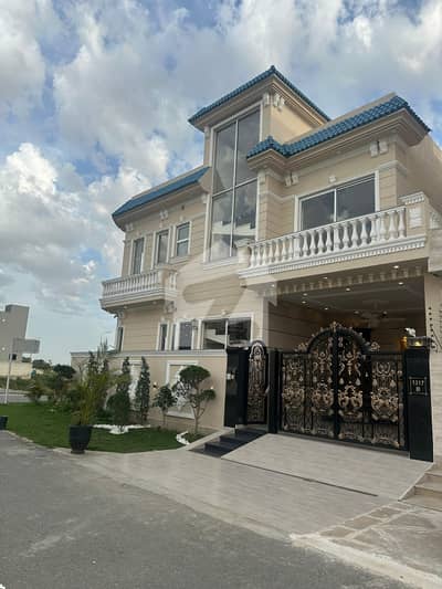6.5 MARLA ELEGANT AND FULLY MAINTAINED CORNER BRAND NEW BUNGALOW WITH FULL BASEMENT IS AVAILABLE IN THE BEST BLOCK OF DHA LAHORE