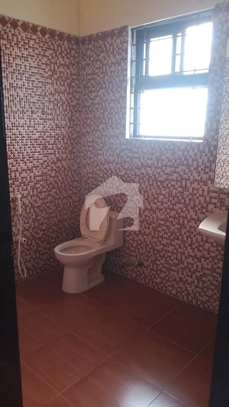 32 32