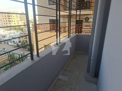 کلفٹن ۔ بلاک 9 کلفٹن,کراچی میں 2 کمروں کا 5 مرلہ فلیٹ 4.75 کروڑ میں برائے فروخت۔