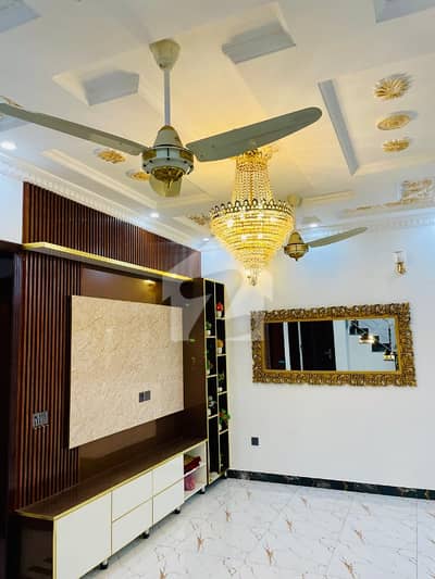 Prime Location Central Park Housing Scheme House Sized 5 Marla Is Available