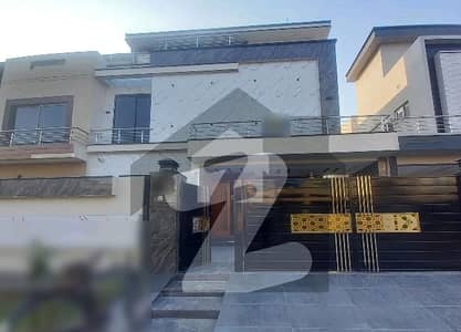 Perfect Prime Location 10 Marla House In Central Park - Block F For Sale