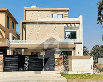 A Perfect Prime Location House Awaits You In Central Park - Block G Lahore