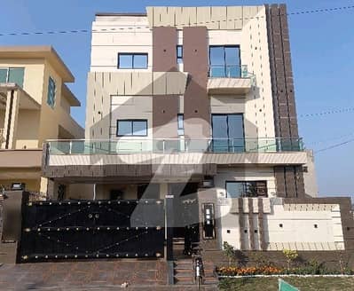 Triple Storey 10 Marla House Available In Central Park - Block D For Sale