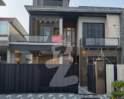 Prime Location In Central Park - Block F Of Lahore, A 10 Marla House Is Available