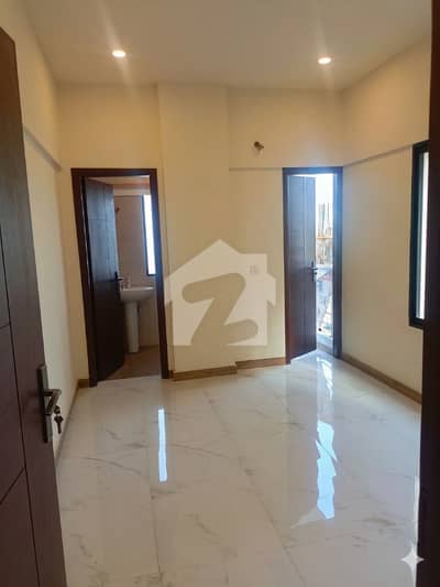 ڈی ایچ اے فیز 4 ڈی ایچ اے ڈیفینس,کراچی میں 3 کمروں کا 5 مرلہ فلیٹ 3.45 کروڑ میں برائے فروخت۔