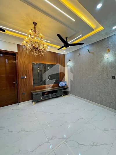 10 Marla Upper Portion Available For Rent In Park View City Lahore