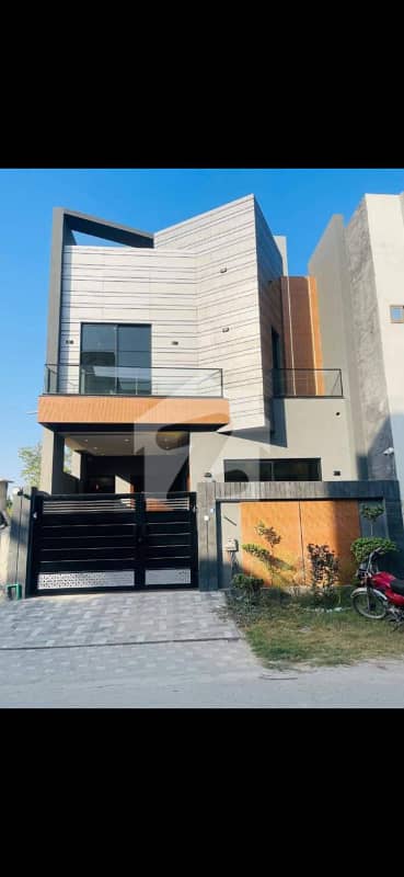 **5 Marla Luxury House For Sale In Park View City, Lahore. **