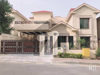 بحریہ ٹاؤن فیز 1 بحریہ ٹاؤن راولپنڈی,راولپنڈی میں 5 کمروں کا 18 مرلہ مکان 6.5 کروڑ میں برائے فروخت۔