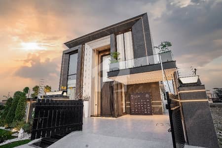 ڈی ایچ اے فیز 7 - بلاک ایس فیز 7,ڈیفنس (ڈی ایچ اے),لاہور میں 5 کمروں کا 1 کنال مکان 6.81 کروڑ میں برائے فروخت۔