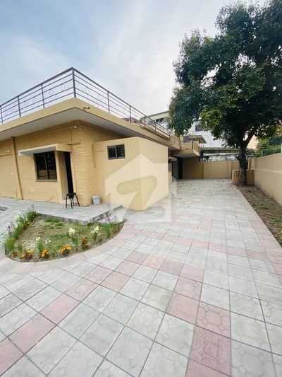 F-8/3 house for sale ! Proper cornor ! 80 by 120 ! 1066 sq yard ! Most prime location