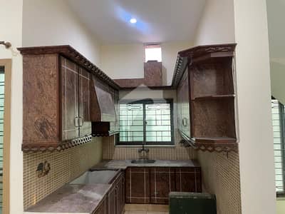 9 Marla Used House For Sale On Reasonable Price @ Hot Location