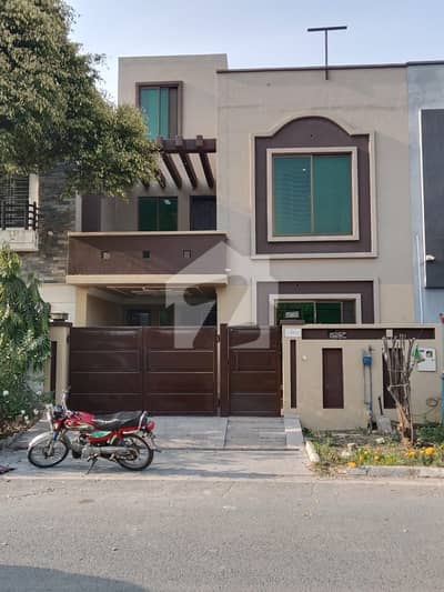 بحریہ نشیمن ۔ آئرس بحریہ نشیمن,لاہور میں 3 کمروں کا 5 مرلہ مکان 1.42 کروڑ میں برائے فروخت۔