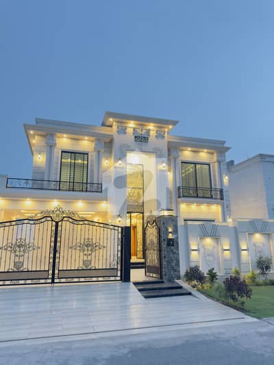 ڈی ایچ اے ڈیفینس ملتان میں 6 کمروں کا 1 کنال مکان 5.5 کروڑ میں برائے فروخت۔