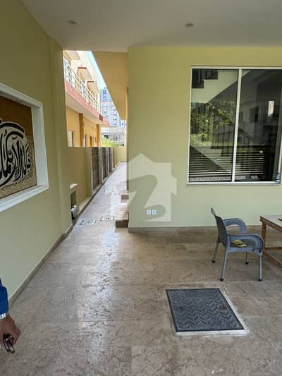 BEST LOCTION BLOCK C HOUSE FOR SALE