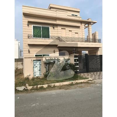 سٹی ہاؤسنگ سوسائٹی سیالکوٹ میں 5 کمروں کا 10 مرلہ مکان 3.0 کروڑ میں برائے فروخت۔