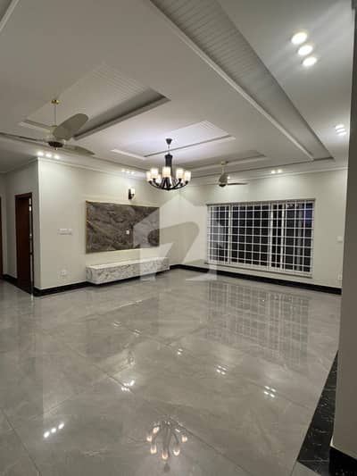 1 Kanal Brand New Luxury Upper Portion For Rent