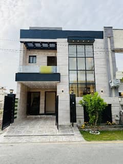 On Excellent Location House Of 5 Marla Available For Sale In Park View City - Platinum Block On Excellent Location House Of 5 Marla Available For Sale In Park View City - Platinum Block