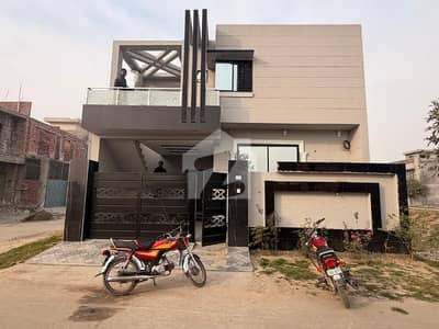 A Prime Location House Of 1200 Square Feet In Metro City