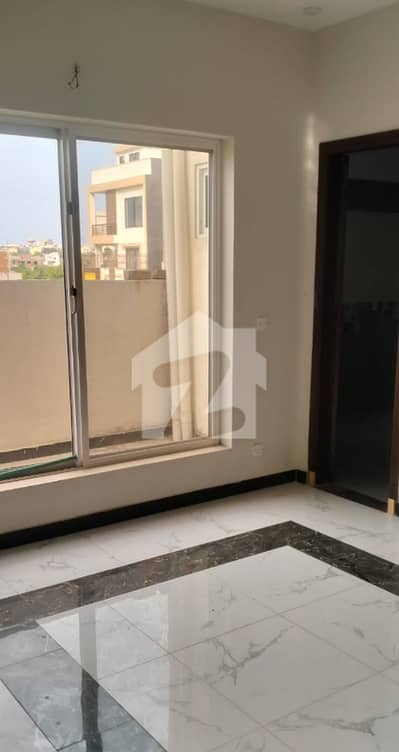 بحریہ ٹاؤن فیز 8 بحریہ ٹاؤن راولپنڈی,راولپنڈی میں 3 کمروں کا 4 مرلہ مکان 1.2 کروڑ میں برائے فروخت۔ بحریہ ٹاؤن فیز 8 بحریہ ٹاؤن راولپنڈی,راولپنڈی میں 3 کمروں کا 4 مرلہ مکان 1.2 کروڑ میں برائے فروخت۔