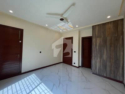 10 Marla Luxury And Designer House For Sale