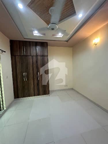 ONE KANAL FIRST FLOOR INDEPENDENT CORNER HOUSE AVAILABLE FOR RENT