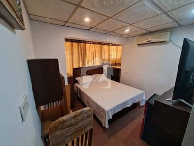 Furnish Mumty Available In F10/1 For Male Female Or Couple For Rent