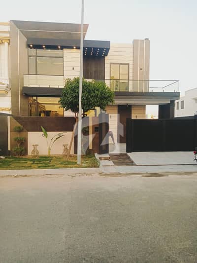سٹی ہاؤسنگ سوسائٹی سیالکوٹ میں 4 کمروں کا 10 مرلہ مکان 4.9 کروڑ میں برائے فروخت۔