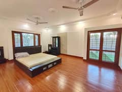 600 Yards Bungalow Available For Rent