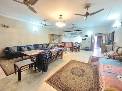 جوہر ٹاؤن لاہور میں 1 کنال عمارت 5.5 لاکھ میں کرایہ پر دستیاب ہے۔