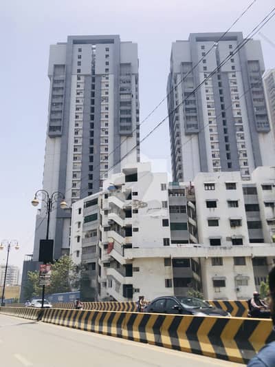 کلفٹن کراچی میں 3 کمروں کا 9 مرلہ فلیٹ 5.6 کروڑ میں برائے فروخت۔