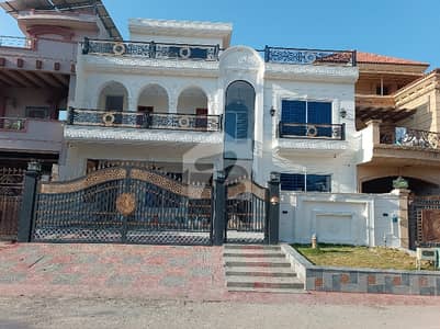 BRAND NEW Luxury HOUSE FOR SALE A NEWLY BUILD DOUBLE STORY SIZE 40*80 G-13/3 ISLAMABAD