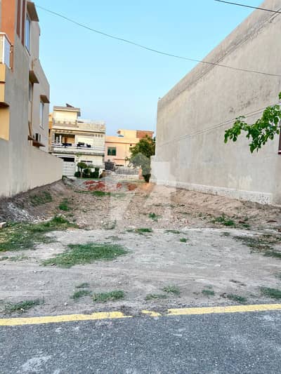 Looking For A Prime Location Residential Plot In Park View City - Overseas Block Lahore