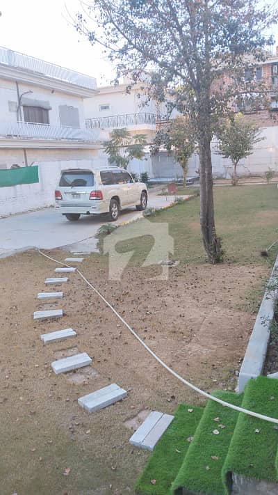 جی ۔ 8/1 جی ۔ 8,اسلام آباد میں 5 کمروں کا 6 مرلہ مکان 5.5 کروڑ میں برائے فروخت۔