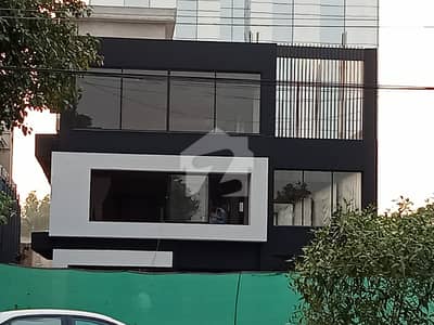 ایم ایم عالم روڈ گلبرگ,لاہور میں 6 کمروں کا 3 کنال عمارت 25.0 لاکھ میں کرایہ پر دستیاب ہے۔