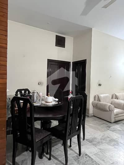 کینال روڈ فیصل آباد میں 4 کمروں کا 11 مرلہ مکان 3.85 کروڑ میں برائے فروخت۔