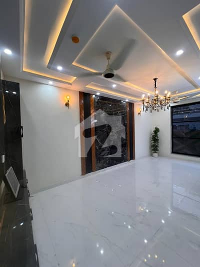 8 Marla House Available For Rent