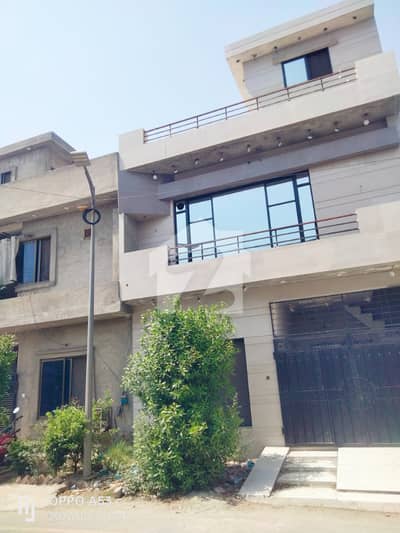 داؤد ریذیڈنسی ہاؤسنگ سکیم ڈیفینس روڈ,لاہور میں 3 کمروں کا 3 مرلہ مکان 1.58 کروڑ میں برائے فروخت۔