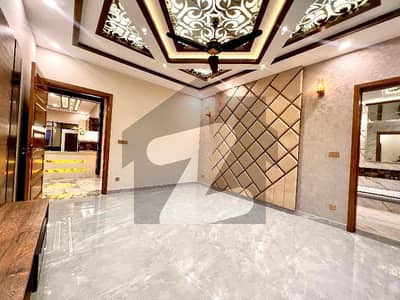 55 Marla Beautiful Designer Luxury House With Big Lawn