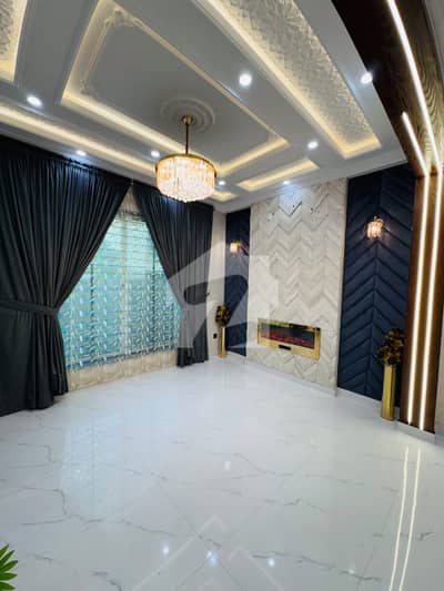 Elegant & Like Brand New 10 Marla House Bahria Town