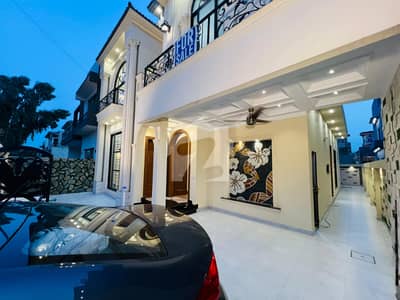 10 Marla Spacious House For Sale In Bahria Town Lahore Best Investment