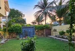 500-YARD BUNGALOW AVAILABLE FOR RENT PHASE 5 NEAR BADAR COMMERCIAL
