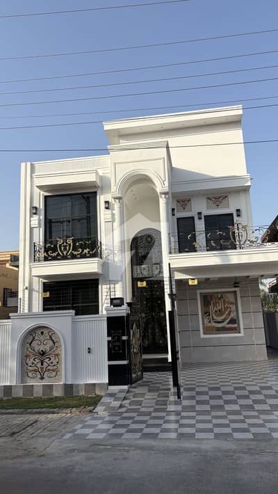 10 Marla facing park house available for sale