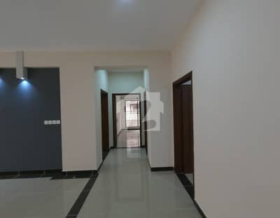 Flat Of 3000 Square Feet Is Available In Contemporary Neighborhood Of Cantt