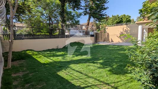 FOR RENT 800 Sqyrd Renovated 4-Beds Double Unit House E_7
