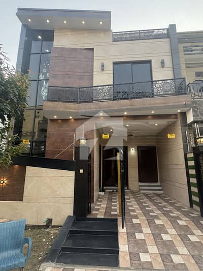 Beautiful House For Sale In Central Park Housing Society Lahore