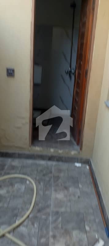 پنجاب یونیورسٹی سوسائٹی فیز 2 پنجاب یونیورسٹی ایمپلائیز سوسائٹی,لاہور میں 4 کمروں کا 5 مرلہ مکان 2.1 کروڑ میں برائے فروخت۔