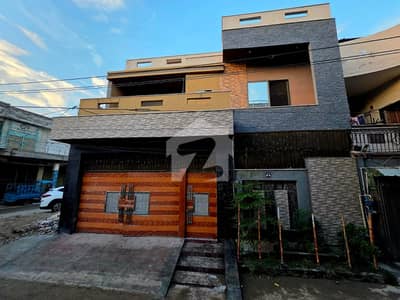 ستیانہ روڈ فیصل آباد میں 5 کمروں کا 6 مرلہ مکان 1.7 کروڑ میں برائے فروخت۔